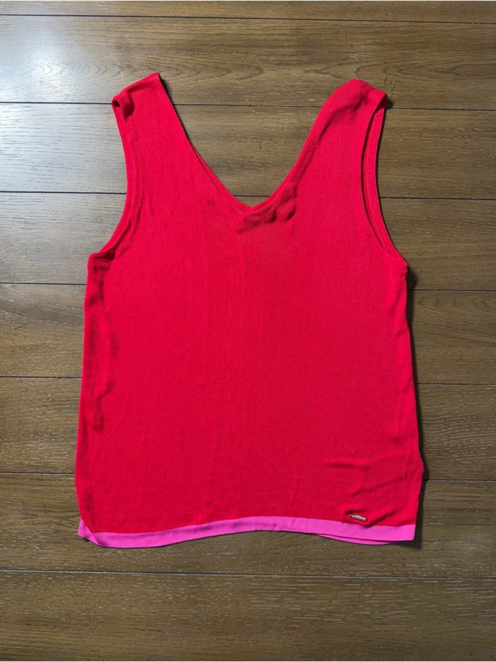 Ted Baker London Red V-Neck Sleeveless Tank with Pink Hem